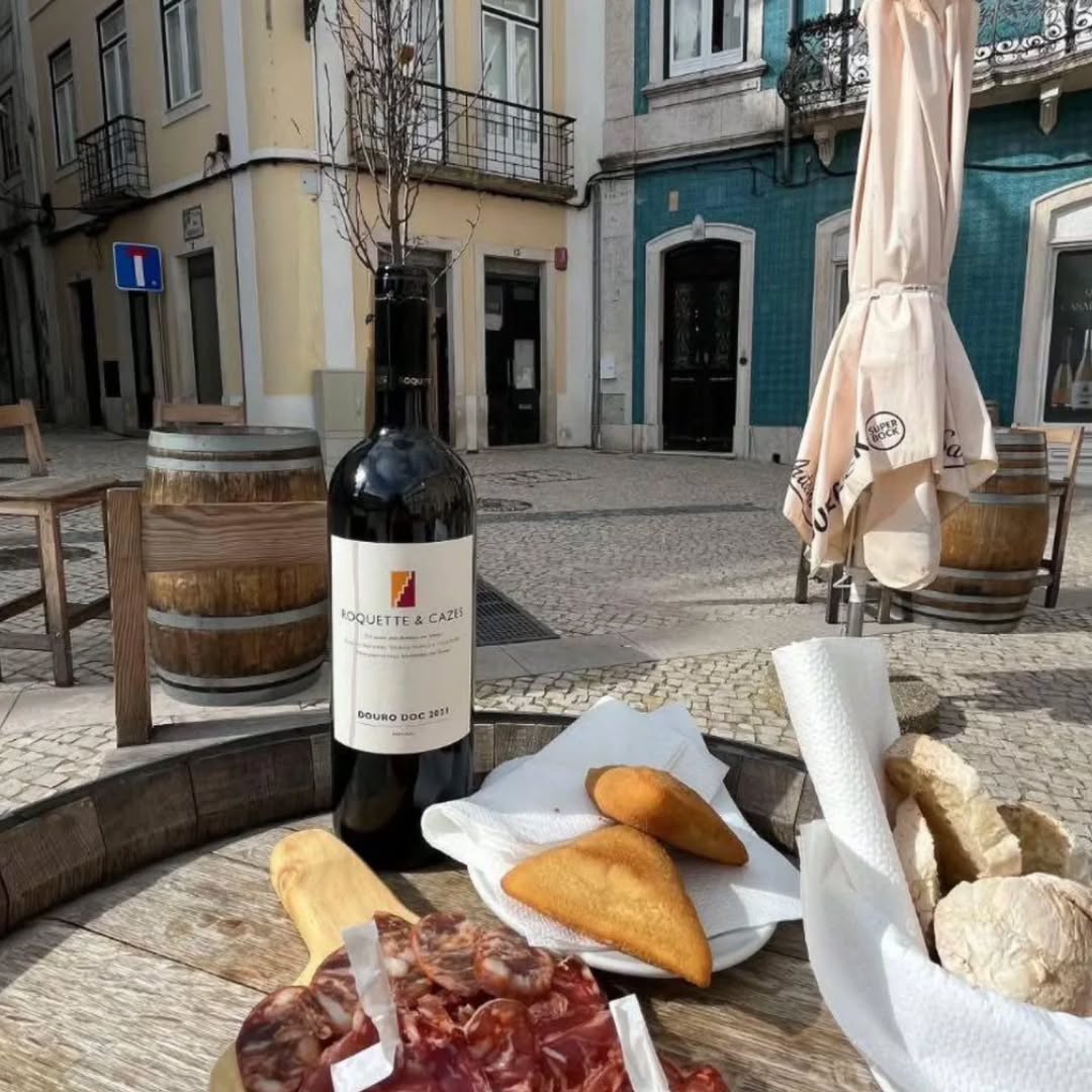 Good memories of well-spent days with Roquette &amp; Cazes. 🍷👌🏼
Photo: © Pedro Melo
Pedro_Melo_7678 @ Instagram 
All rights reserved.
. 
🔞 Be responsible, drink in moderation.
#Douro #Bordeaux 
#VinhoTinto #RedWine 
#DouroWines #Vegan 
#GreatWine #RoquetteCazes 
#WineLovers #Wines