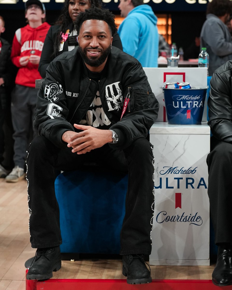 Morehouse alum Cam Kirk in the building 📸 He recently donated $10,000 to Morehouse’s Campus Content Creators Program 👏

#ULTRACourtside | <a href="/MichelobULTRA/">Michelob ULTRA</a>