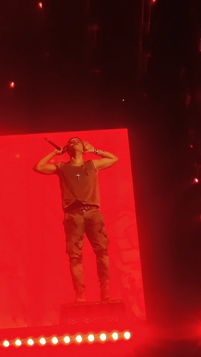 Victelechea's tweet image. Sisi el topo gigio pero, y esos brazos? 🫦