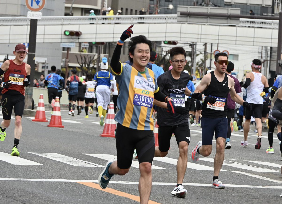 ainwineland's tweet photo. 大阪マラソン

溝渕くん
20K手前とラスト200m https://t.co/jVAn5Ce7me