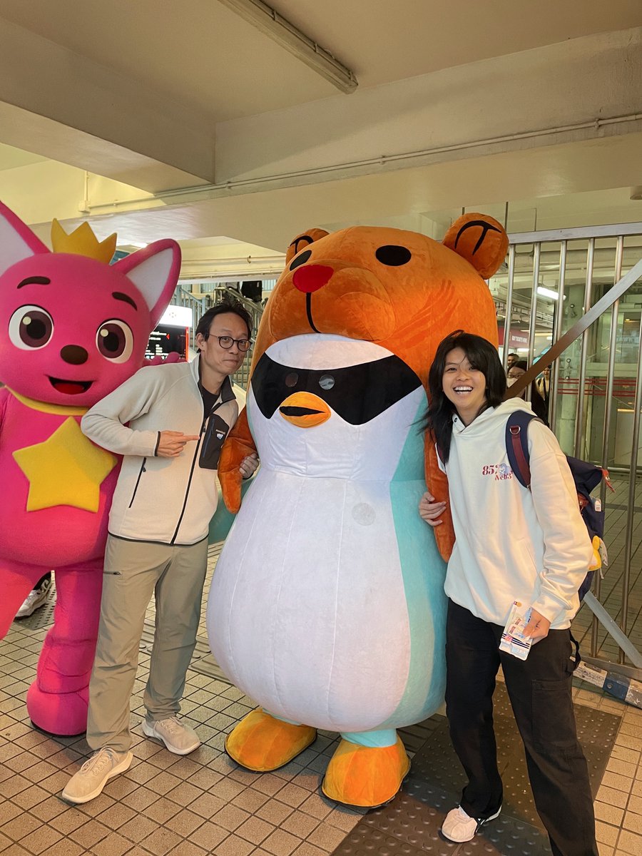 Suenwins's tweet image. The harder you work, the luckier you got 👑
How blessed I am to get one of my tweet reposted by Mr. @ysiu from @animocabrands !
What luckier was, eventhough he couldn’t make it for the ferry night, he still came to show support. He was so friendly to take a photo together 💘🐧