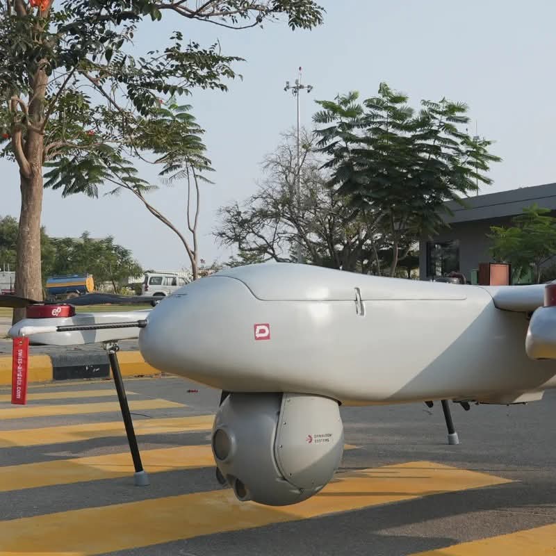 Alphamatrix007's tweet photo. 📸 Cheel UAV from dynauton systems, VTOL surveillance drone, has anti- jamming & anti spoofing capabilities, endurance 6hrs, max service altitude 5000m, MTOW -80kg, range 100km, speed 100km/h+, temp range -25 to 45°C.
#DefencePage https://t.co/xbTivIgGLO