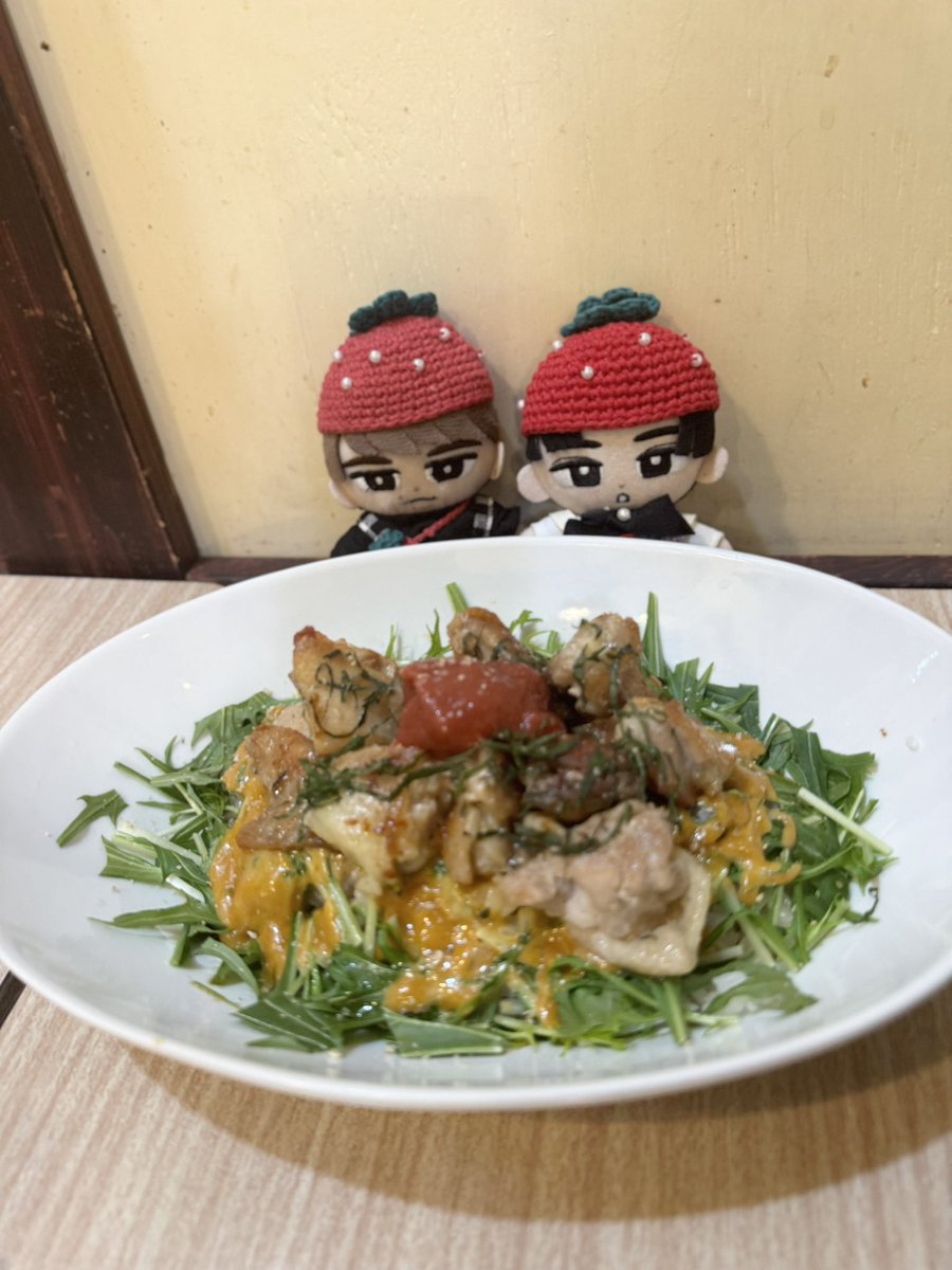 a_aharu's tweet photo. 89cafeでランチ🍽️
梅しそ鶏のコチュマヨ丼めっちゃ美味しかった🖤💙
#89cafe https://t.co/4aYtBk2U7o