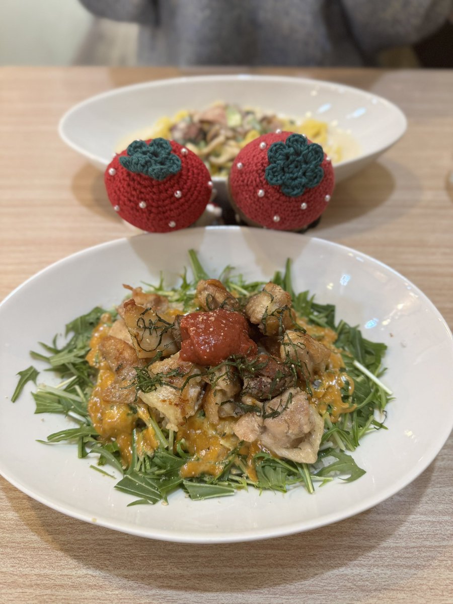 a_aharu's tweet photo. 89cafeでランチ🍽️
梅しそ鶏のコチュマヨ丼めっちゃ美味しかった🖤💙
#89cafe https://t.co/4aYtBk2U7o