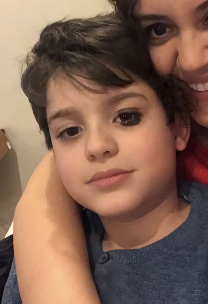 Pırıl pırıl bir çocuk pazarda akranları tarafından sadece orada olduğu için defalarca bıçaklanarak öldürüldüyse, yerde çırpınırken tekmelendiyse sebebi yargının veremediği caydırıcılık,okulların veremediği eğitim ve berbat bir toplum seviyesi var demektir. #MattiaAhmetMinguzzi