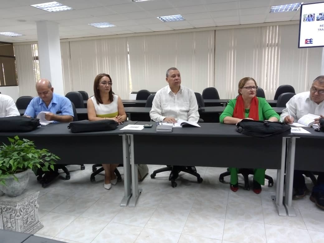 DtoraDpsGranma's tweet photo. Todos los directores generales de salud del país participamos  en el Consejo Nacional de rectores.
Excelentes jornadas para perfeccionar la formación,preparación y superación de nuestros profesionales tareas imprescindibles en nuestro sector 
#CubaPorLaVida 
#DPSGranma https://t.co/Jys0fqgF2h