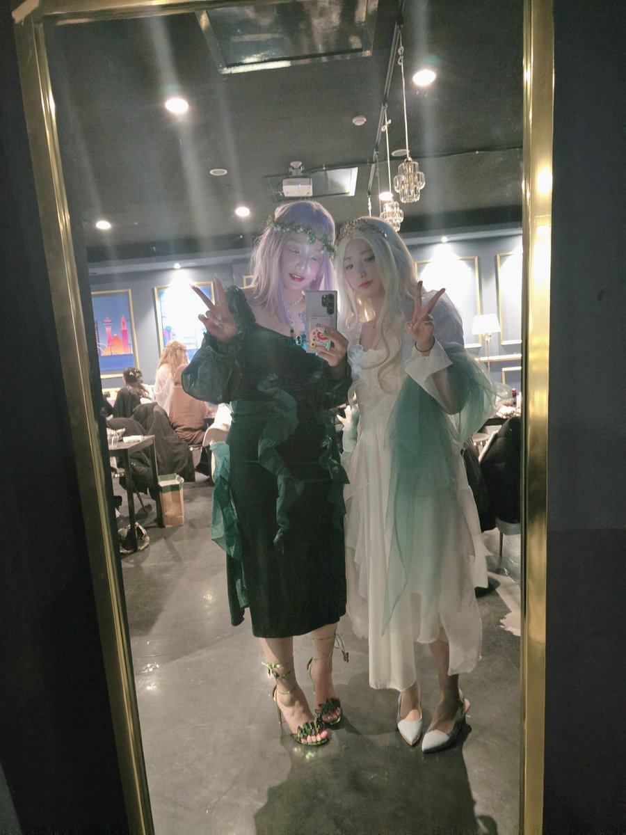 HongCha_coffee's tweet photo. #바다_저편의_요람에게
남대륙 네이처리퍼블릭에서 온 >>준비됐지님<< 으로 용요람 다녀왔습니다 캬캬
다들 멋진용사 해올 거 같아서 저희는 인간과 이종족의 연결다리 느낌으로 님프 인외컨셉 잡고 갔어요
지금 안 쓰면 평생 못 쓸 것 같아... 최대한 기억나는대로 후기를 낋여보겠습니다 https://t.co/6B6ojQN51e
