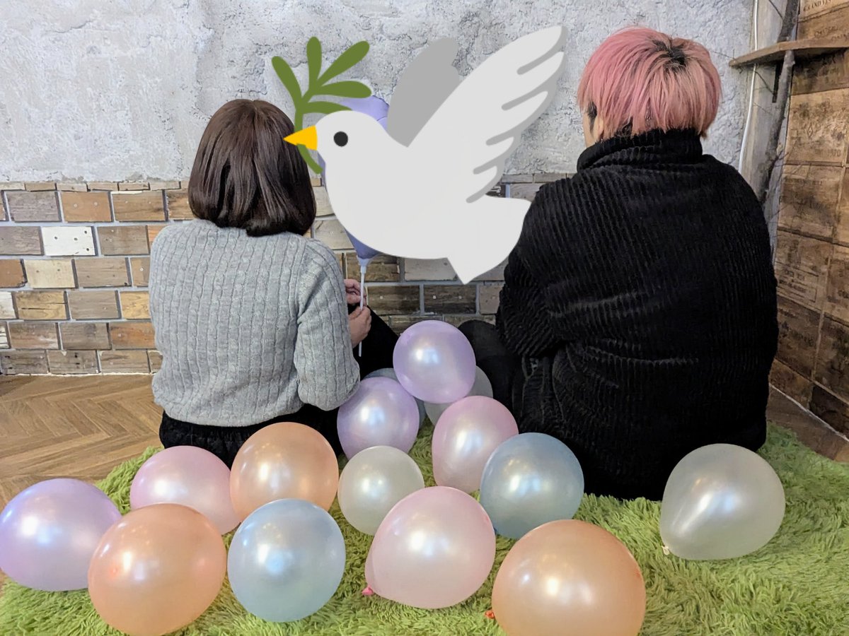 cocco3673's tweet photo. fake album 92CITYでの１番好きな写真…一誠さんには赤ちゃんが写真を撮っているみたいと笑われまして確かにスタジオアリス感満載の写真ですが私の１番のお気に入りの１枚です🫶手に風船を持って撮りましたが恥ずかしいのでかわいいハトちゃんに助けて頂きました🕊️
#fakealbum
#92CITY
#國澤一誠 さん https://t.co/MlcgvMwjKA