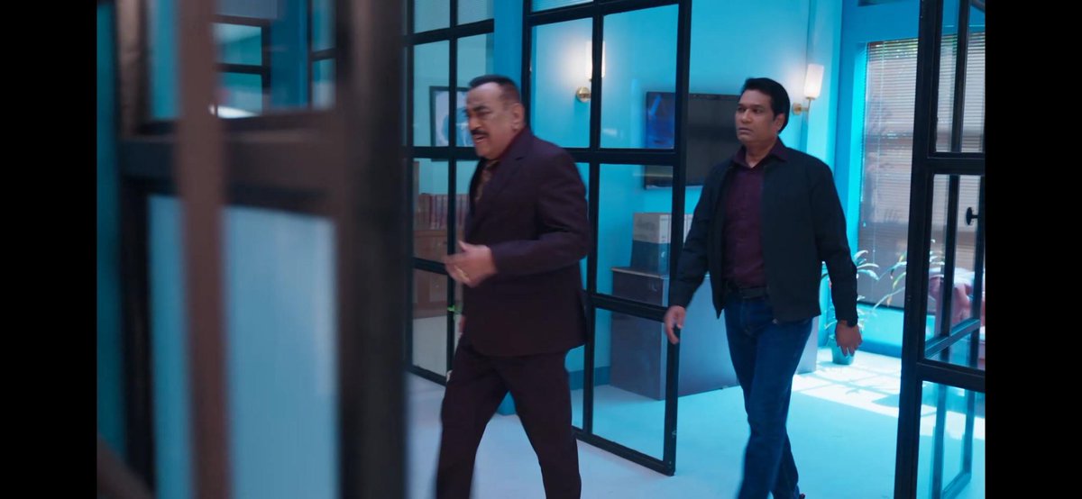 Acp sir missed you a lot in this epi 🥺 Your one pat, concerned eyes or your just a presence around Abhi sir would have give him strength, like father protecting his son for every harm 😭 can we get Acp sir-Abhi sir special epi please ❤😭
#cid #cid2 #abhijeet #acppradyuman