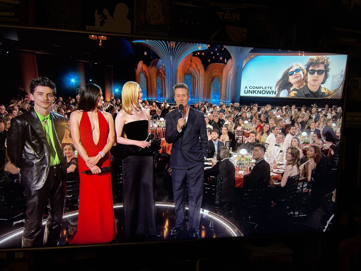 ana_josefa's tweet photo. #SAGAwardsOnNetflix
Qué elenco!!
#ACompleteUnknow
Un Completo Desconocido https://t.co/SAFQlbkZJu
