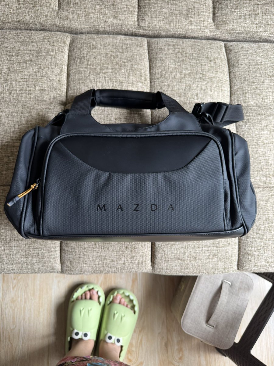 Anggunanaulia's tweet photo. Sumpis yang bikin merchandise Mazda lu keren dah lucu amat ni gym bag
Bisa minta 2 ga wkwkwk https://t.co/AA0Jp2MF4j