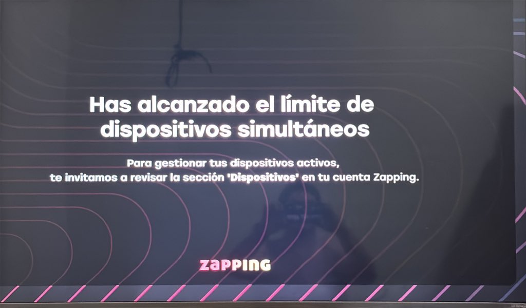 FabriVillamarC's tweet photo. @BarcelonaSC @zapping_ecu Muy mal @zapping_ecu todo el segundo tiempo se fue la señal y apareció ese mensaje. Más respeto con los usuarios @miguelloor pilas presi exija mejor servicio! https://t.co/qcFU84dUjv