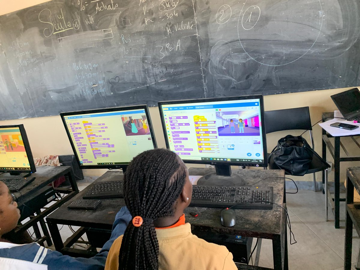 <a href="/FablabLinguere/">Linguère Fablab</a> , en partenariat avec le collège de #KërMassar,  initie les élèves à la programmation et à la robotique. Si vous êtes intéressé par nos programmes, contactez-nous à linguerefablab@gmail.com.  #Robots #éducatifs, des kits de prototypage et des  #imprimantes3D