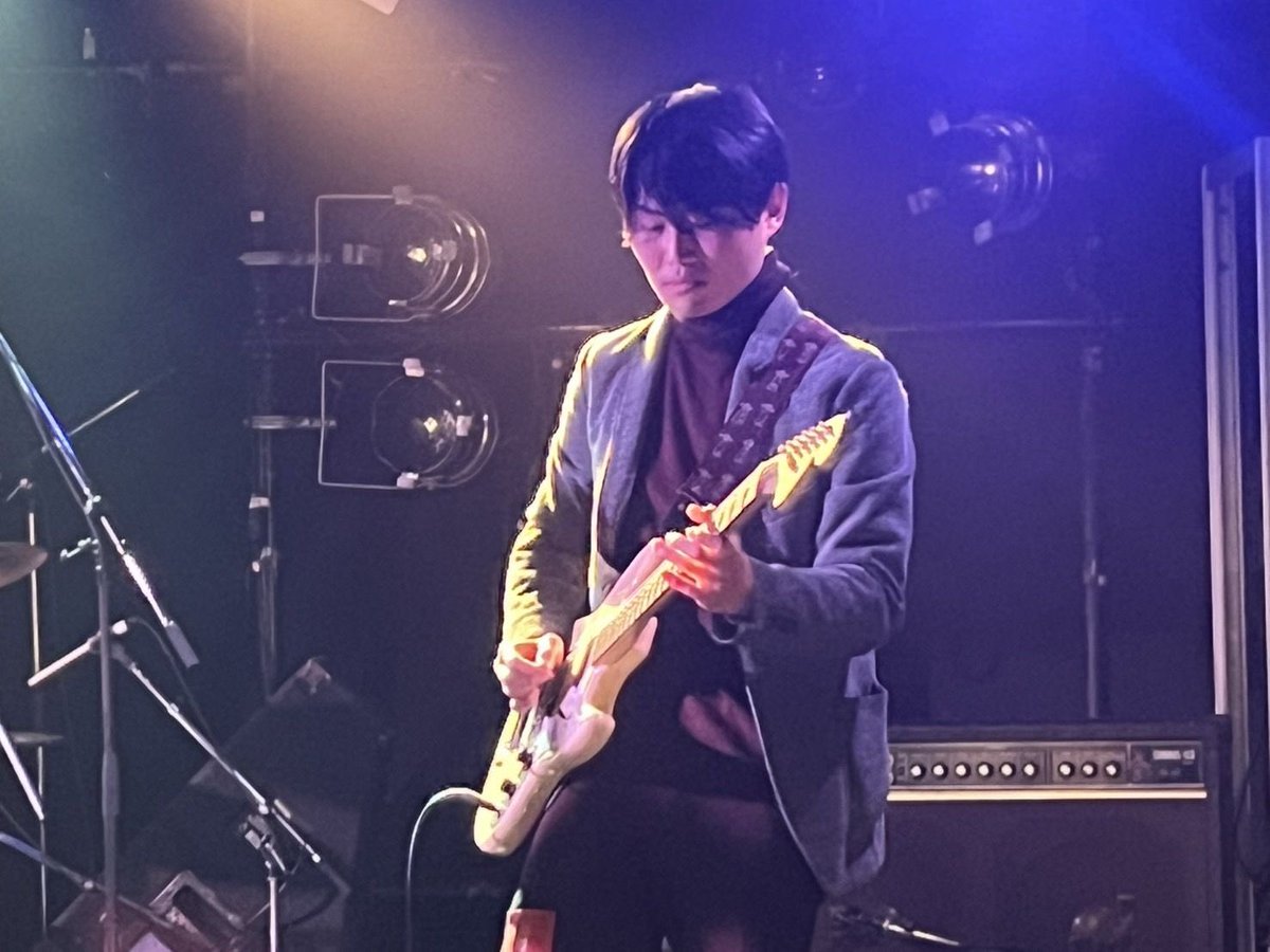 2FaceCompany's tweet photo. 2/23 京都MOJOでの『味2』
メンバー全員トップバッターとしての役目を無事果たしました！
サポートとしてステージを非常に盛り上げて下さったエレサキエレツグさん(@ElesaghkiEle )
そして最後まで楽しくドラムを叩いてくれた大東夕佳
感謝しかないです、お疲れ様でした
良い社員に恵まれました😌 https://t.co/wmgDvu1Vd9