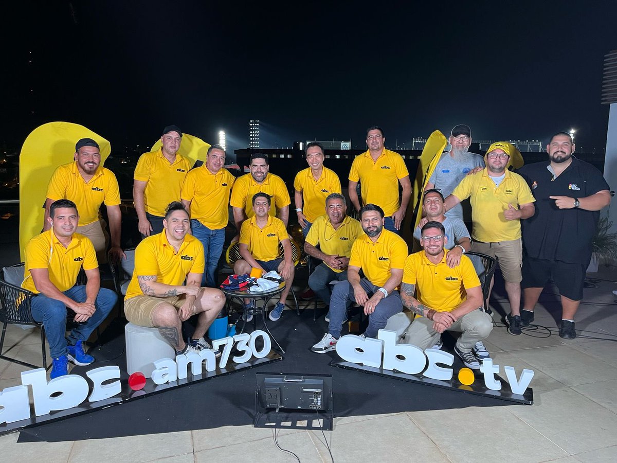 GRACIAS! 🙏🏻💪🏼 una bendición de Dios poder trabajar con tremendo equipo humano! No todos están en la foto, pero es una buena parte de los que hicieron posible esta cobertura del #ClásicoxABC. Gracias a la tremenda audiencia de la más potente del país!!!!