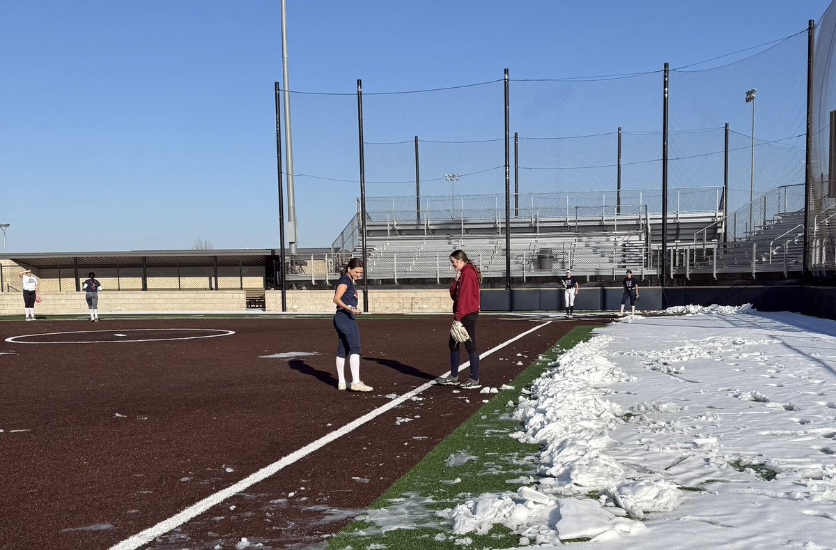 MoCrushElite's tweet photo. Just call us USPS because snow doesn’t stop us from practice!!  ❄️🥎❄️ https://t.co/ugzznjcOhn