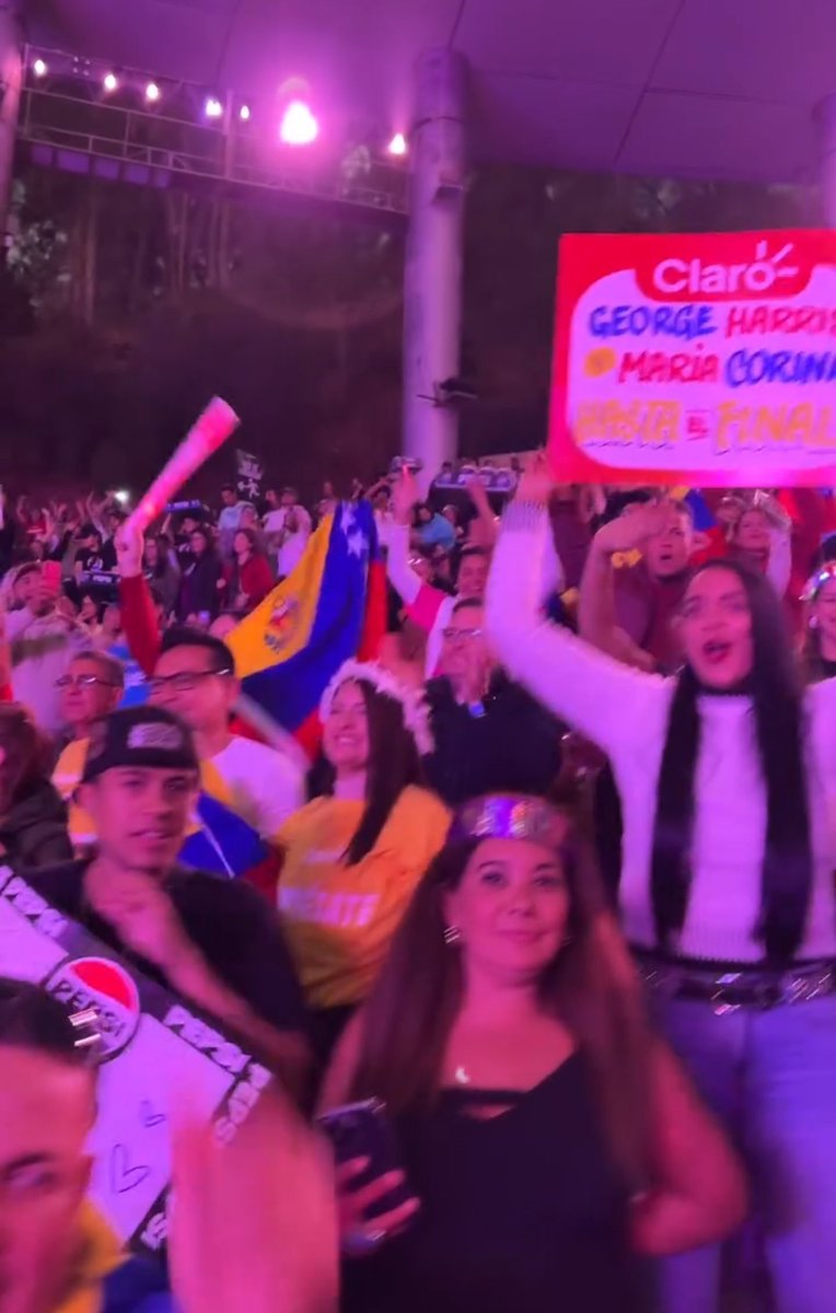 Vulgarcito15's tweet photo. Hoy en la Quinta Vergara cumbre de sicariato, drogas, delincuencia y de destrucción de países: #Vina2025 https://t.co/fJe2hEI9up