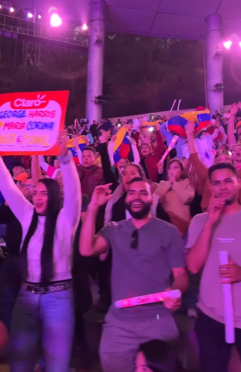Vulgarcito15's tweet photo. Hoy en la Quinta Vergara cumbre de sicariato, drogas, delincuencia y de destrucción de países: #Vina2025 https://t.co/fJe2hEI9up