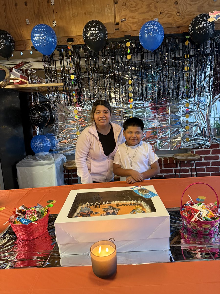 MsAntunez3rd's tweet photo. When you see one of your students outside of school 🥺❤️ because he invited you to his birthday party 🥳! #smallmomentsmatter https://t.co/DFFMiQirYG