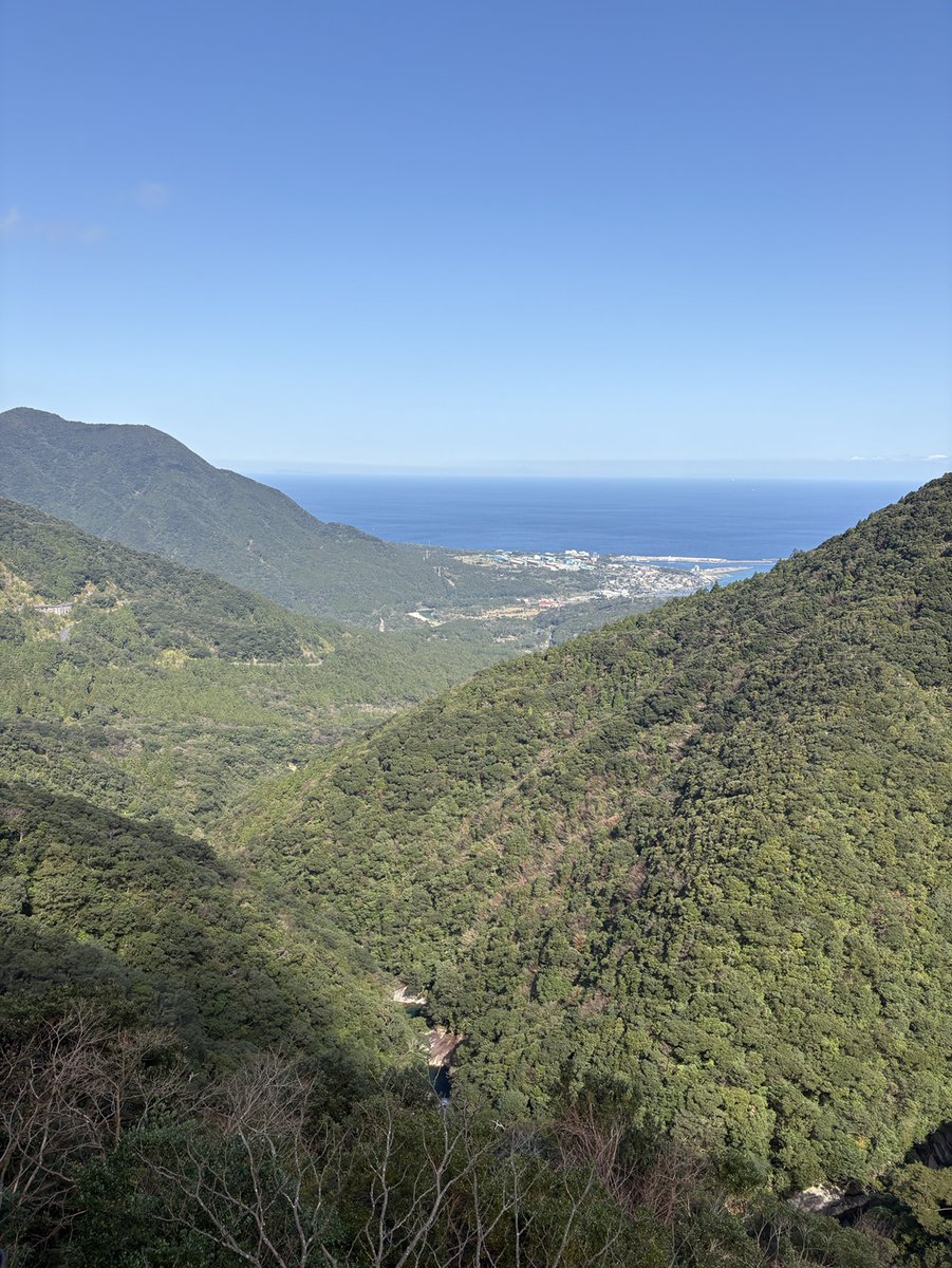 senvuscamp's tweet photo. 白谷雲水峡の標高はおよそ600～1000m。登山口までの道中の景色も壮観です🌄
（やみー）
#ナイスセンバス https://t.co/h8zTLJyDF0