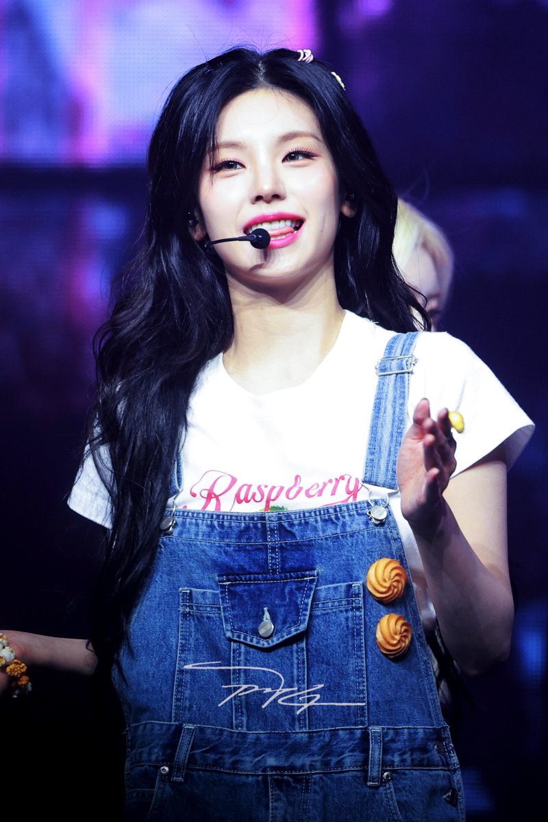 241102 팬미팅 믿지의 세포들
#ITZY #있지 #YEJI #예지 <a href="/ITZYofficial/">ITZY</a>