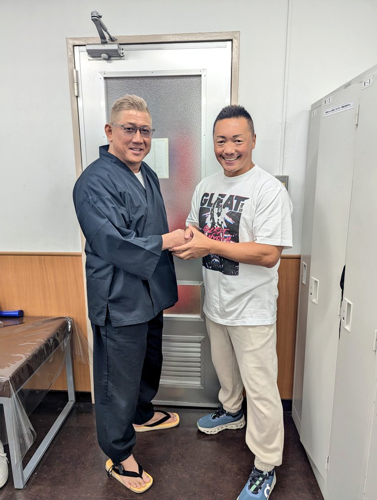 ホンマに憎かったのも事実
メチャクチャ嫌いやったのも事実
でもそれ以上に好きやったのも事実

だからこそ皆の中でもヒストリーになったんやと確信してる。

なんで離れたか実際よくわかってなかったけど、再会出来た瞬間、18歳の時から色々教わった兄貴分に抱きついたわ😁

ストーリーとヒストリー