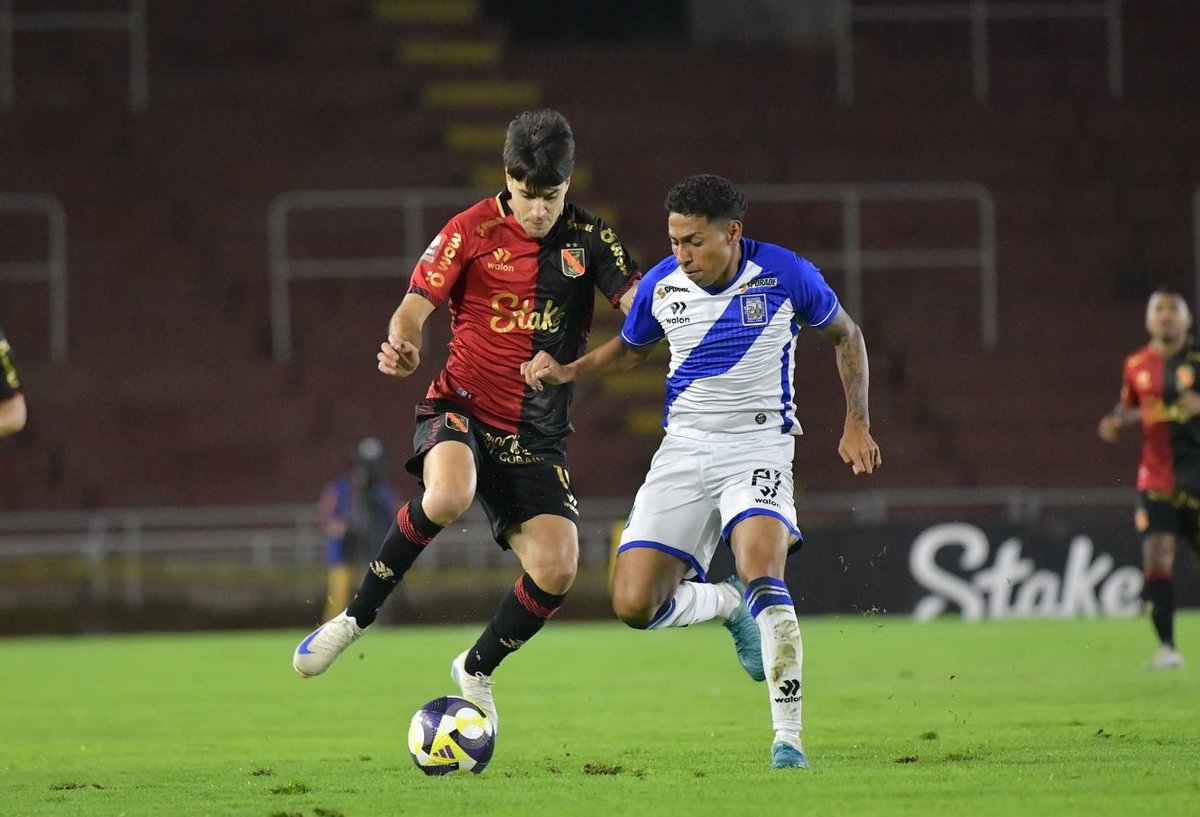 aficion11's tweet photo. FBC Melgar remontó a Alianza Atlético de Sullana y ganó 2 - 1 en el Monumental de la UNSA y es el único líder de la #Liga1 2025.

Además viene invicto incluyendo la Copa #Libertadores. https://t.co/l2BbB1XcLe
