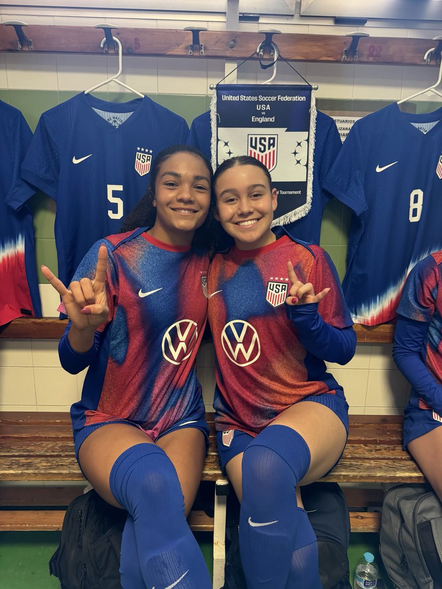 Ange Kelly (@coachangekelly) on Twitter photo We found two <a href="/TexasSoccer/">Texas Soccer</a> Longhorns in Spain!🤘🇺🇸
<a href="/44AmaliaV/">Amalia Villarreal</a>
<a href="/AvaMac01/">Ava Mcdonald</a>
#RunWithTexas We found two <a href="/TexasSoccer/">Texas Soccer</a> Longhorns in Spain!🤘🇺🇸
<a href="/44AmaliaV/">Amalia Villarreal</a>
<a href="/AvaMac01/">Ava Mcdonald</a>
#RunWithTexas