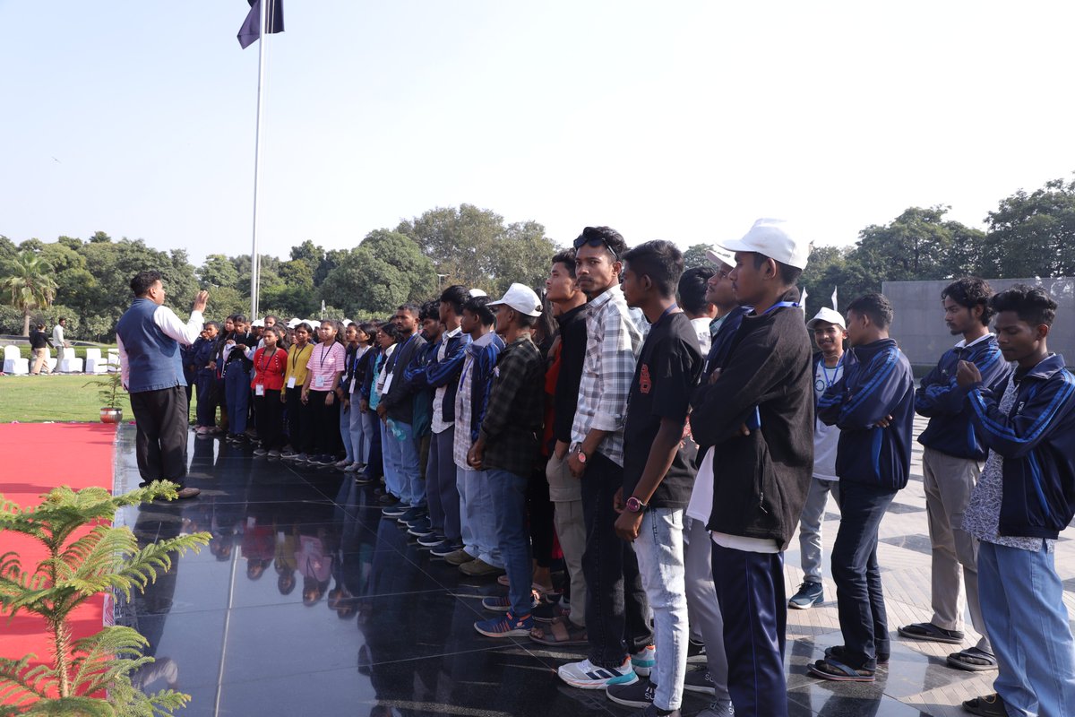MYBEastDelhi's tweet photo. Glimpse of the participants visiting the #NationalPoliceMemorial, where they had the opportunity to know about the background &amp; history associated with the memorial.

#MYBharat #NYKS #TYEP

@mansukhmandviya @YASMinistry @nyksindia @forshivendra https://t.co/4Ch2DsQ7HI