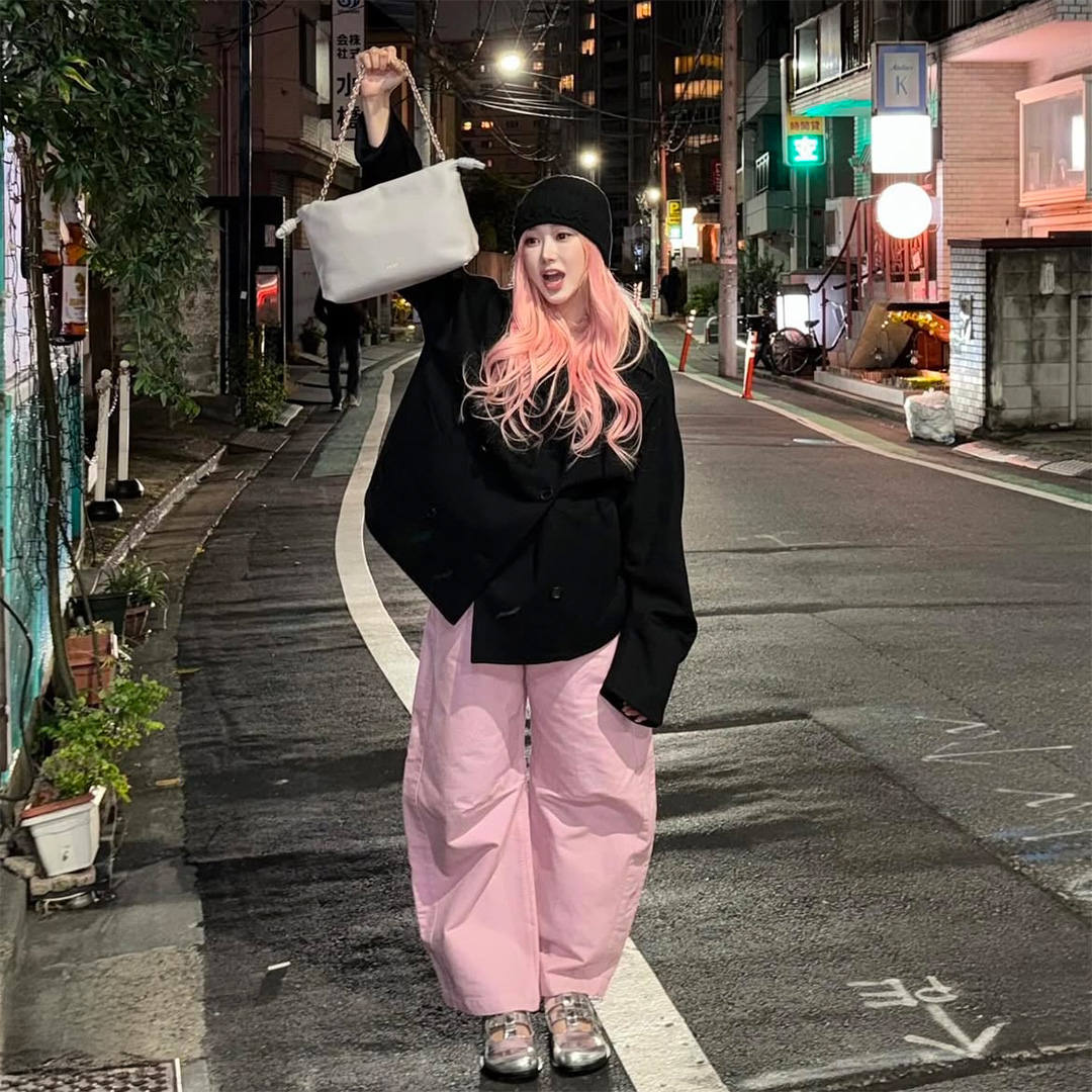 Piki_Plastic's tweet photo. これを見たらみんなジゼルの魅力に落ちるはず✨

つい目で追っちゃうジゼルの私服センス
これがジゼルの魅力..?

楽だけどスタイリッシュなコーデ
みんなジゼルの私服ファッション見てみて👗💛

#ジゼル #韓国旅行 #私服 #オススメ #ファッション https://t.co/zq8cTE44Sn