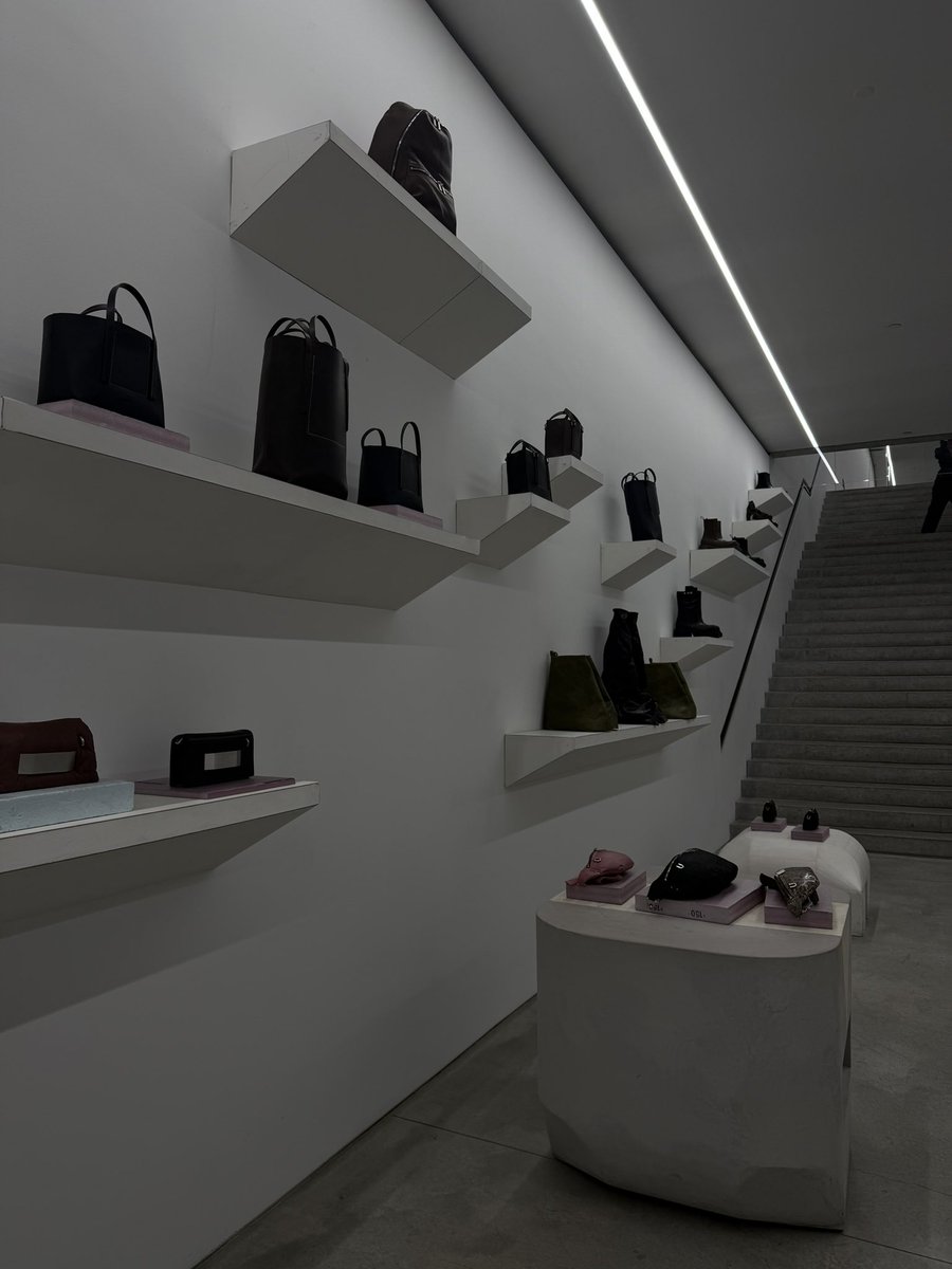 ape__jacket's tweet image. bad hair day