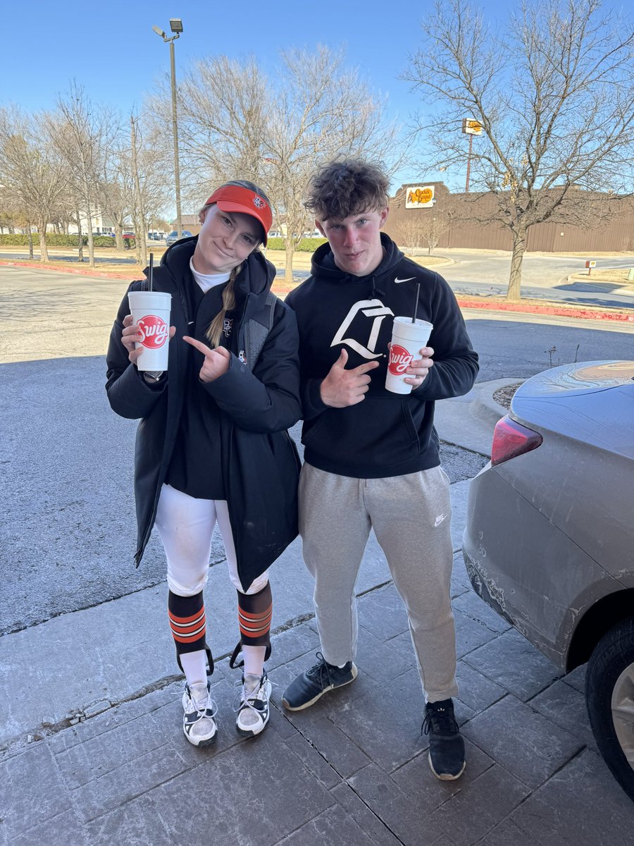 CoachHutter12's tweet image. Great weekend in Oklahoma with @BGSUSoftball @Hutter_5 what a great experience for the team!!! @OU_Softball thanks for the hospitality. We even had an early birthday party for @ahutter5 @HutterBrody #12 @BillBeckner