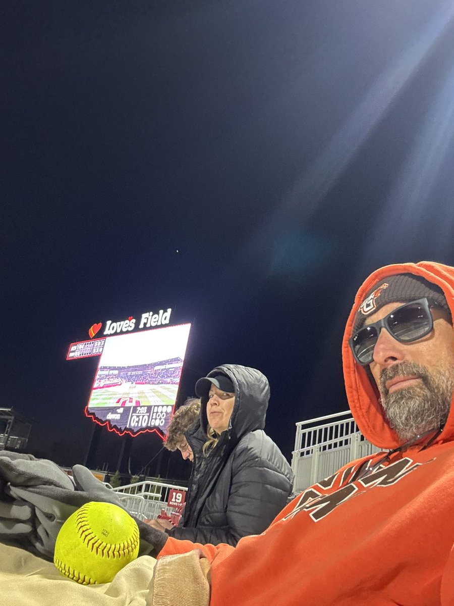 CoachHutter12's tweet image. Great weekend in Oklahoma with @BGSUSoftball @Hutter_5 what a great experience for the team!!! @OU_Softball thanks for the hospitality. We even had an early birthday party for @ahutter5 @HutterBrody #12 @BillBeckner