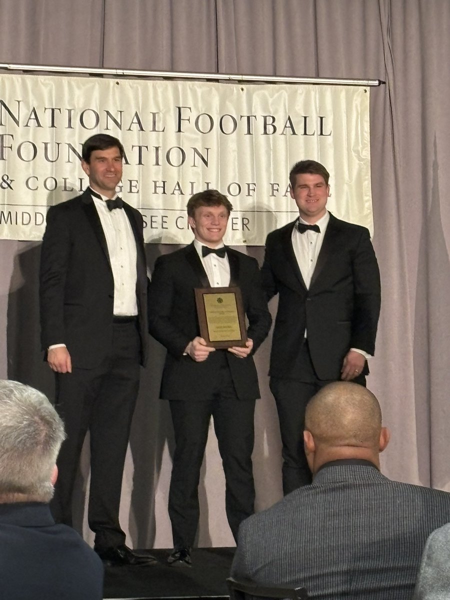 cchauvin15's tweet image. Congratulations to @EliasFranks25 for winning the Admiral William P. Lawrence award as the top high school football scholar-athlete in Middle Tennessee based on his athletic and academic achievements at the National Football Foundation banquet!