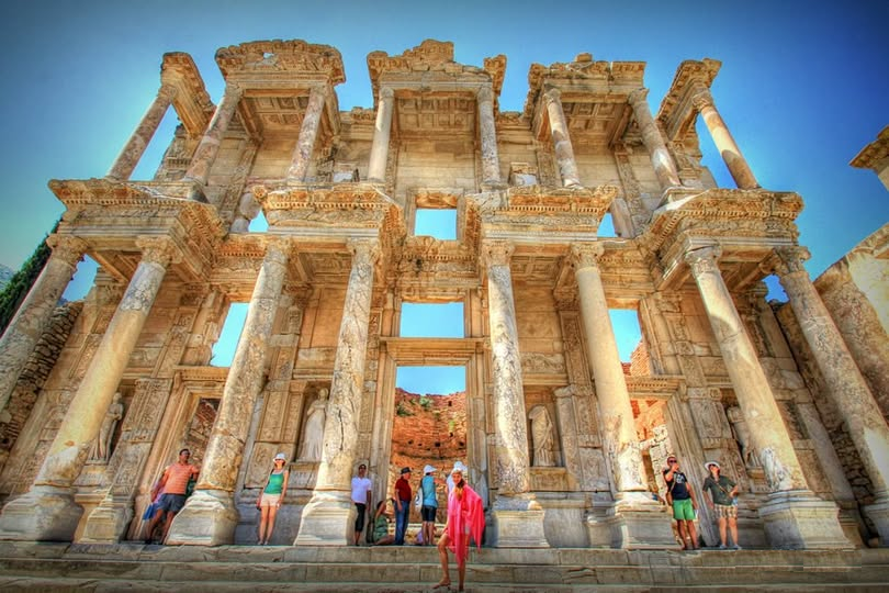 MedCruises's tweet image. Enjoy your journey through history at the stunning Library of Celsus!

To avoid the crowds and heat, visit early in the morning or late in the afternoon.

#Ephesus #LibraryOfCelsus #TravelTurkey #AnemosTours