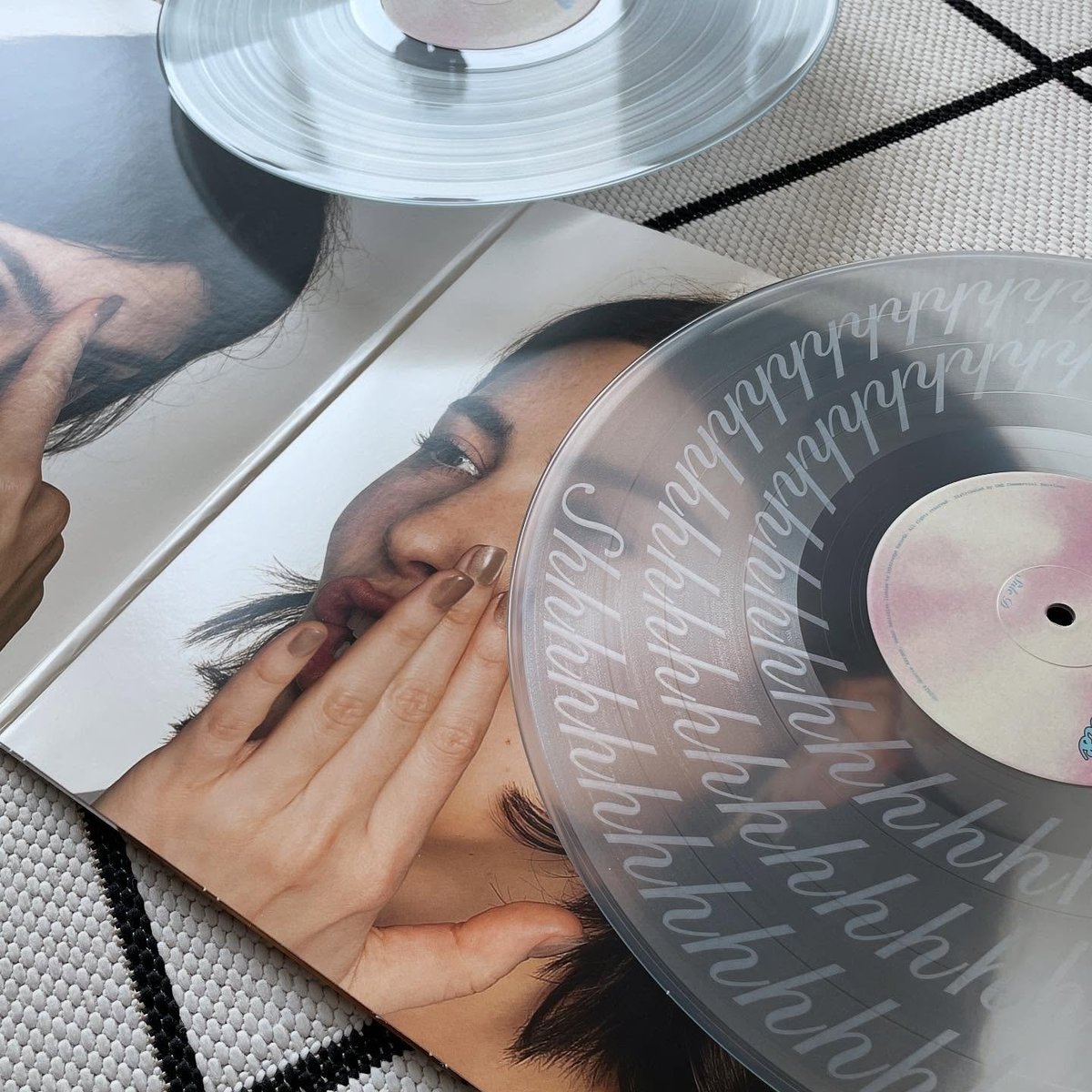 recordrecordth's tweet photo. 1990฿ [New][ In Stock ] free shipping

Gracie Abrams - The Secret of Us Deluxe
2LP clear vinyl 2xLP (side 4 digitally printed) + gatefold

#recordrecordth #Vinyl #ขายแผ่นเสียง #แผ่นเสียง #แผ่นเสียงมือสอง #เพลง #ไวนิล #ตลาดนัดสากล #GracieAbramsinBangkok https://t.co/Ddfo20VbEU
