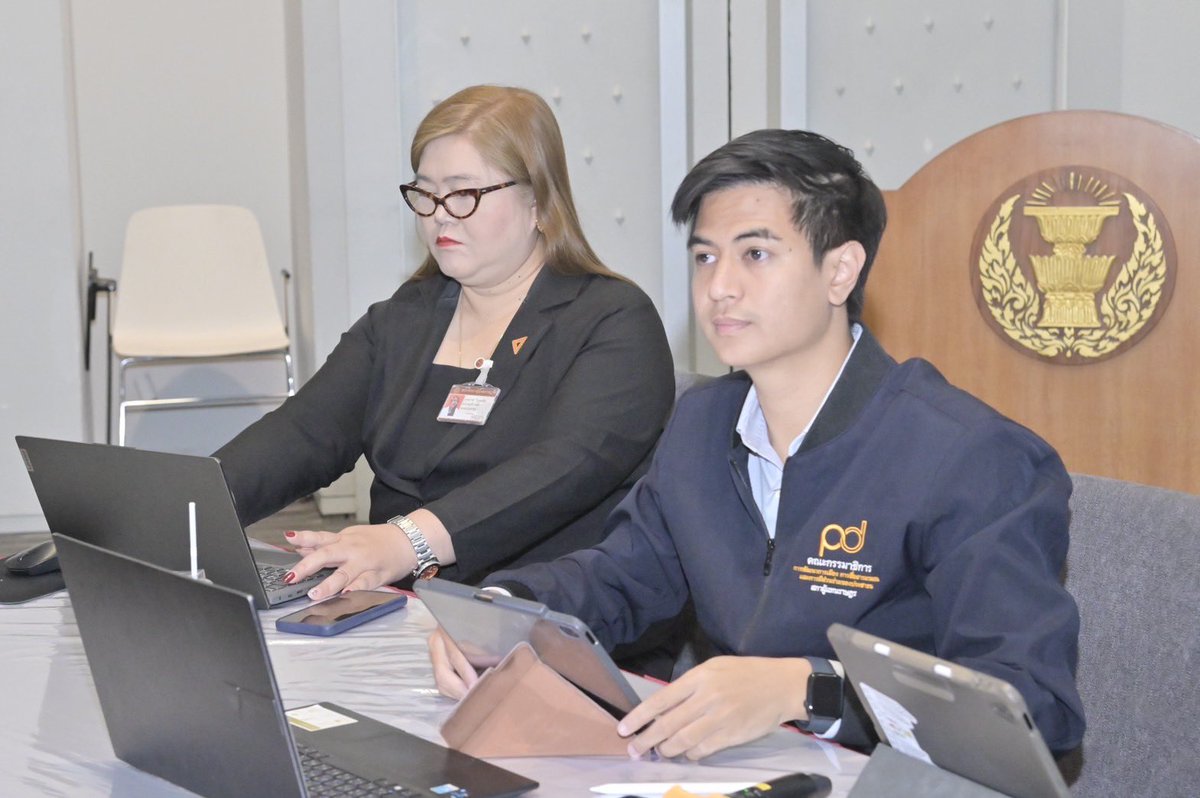prparliament's tweet photo. นายพริษฐ์ วัชรสินธุ ประธาน #คณะกมธการพัฒนาการเมืองการสื่อสารมวลชนและการมีส่วนร่วมของประชาชน เป็นประธานในพิธีเปิดการสัมมนาเชิงปฏิบัติการ เรื่อง #LawLab #การรับฟังความคิดเห็นร่างพระราชบัญญัติการศึกษาแห่งชาติ (ฉบับที่ ..) พ.ศ. .... https://t.co/yNAdD7WU9g https://t.co/yxRBPDHhCn