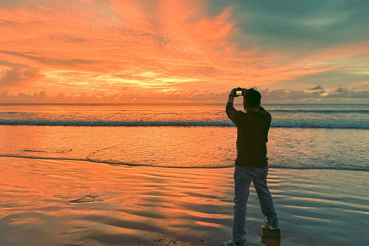 thenextmind's tweet photo. I just published The Creative Balancing Act: A Day in the Life of a Designer + Photographer https://t.co/KAljsX8Kva https://t.co/2CLYPcsEak