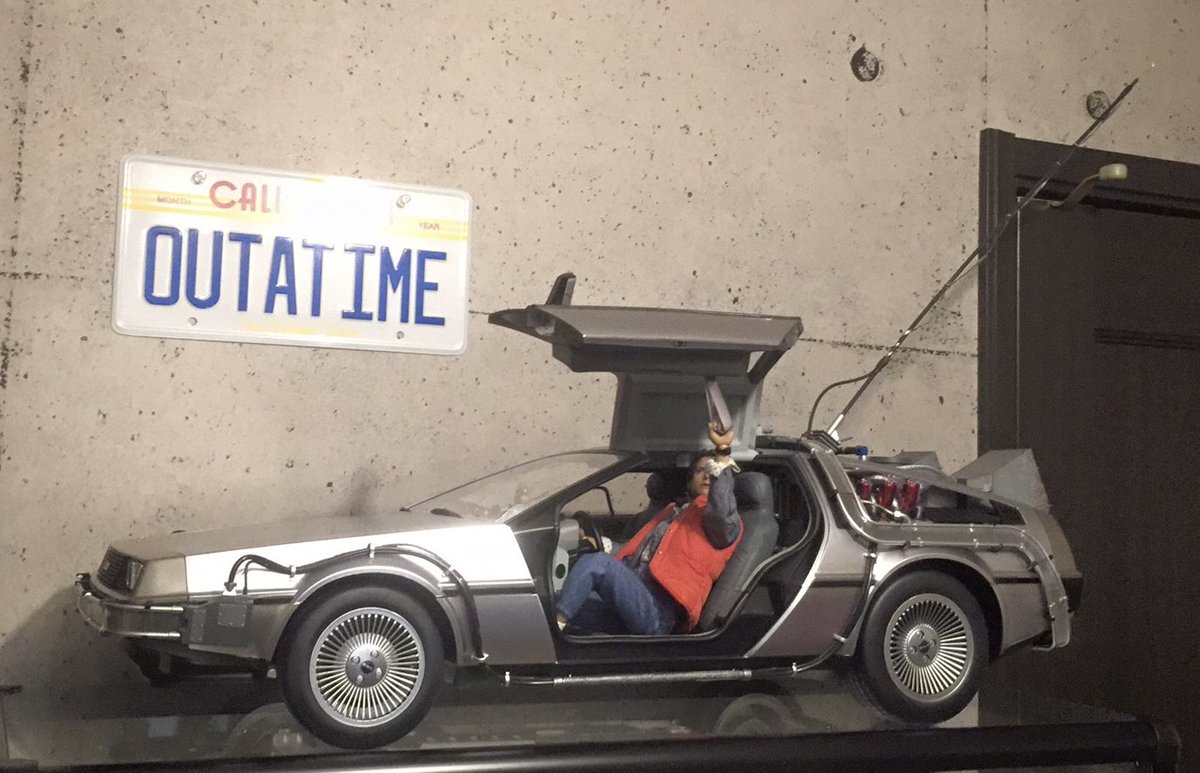 BTTFのデロリアンは圧倒的に1のやつが好きでホットトイズの1/6を発売