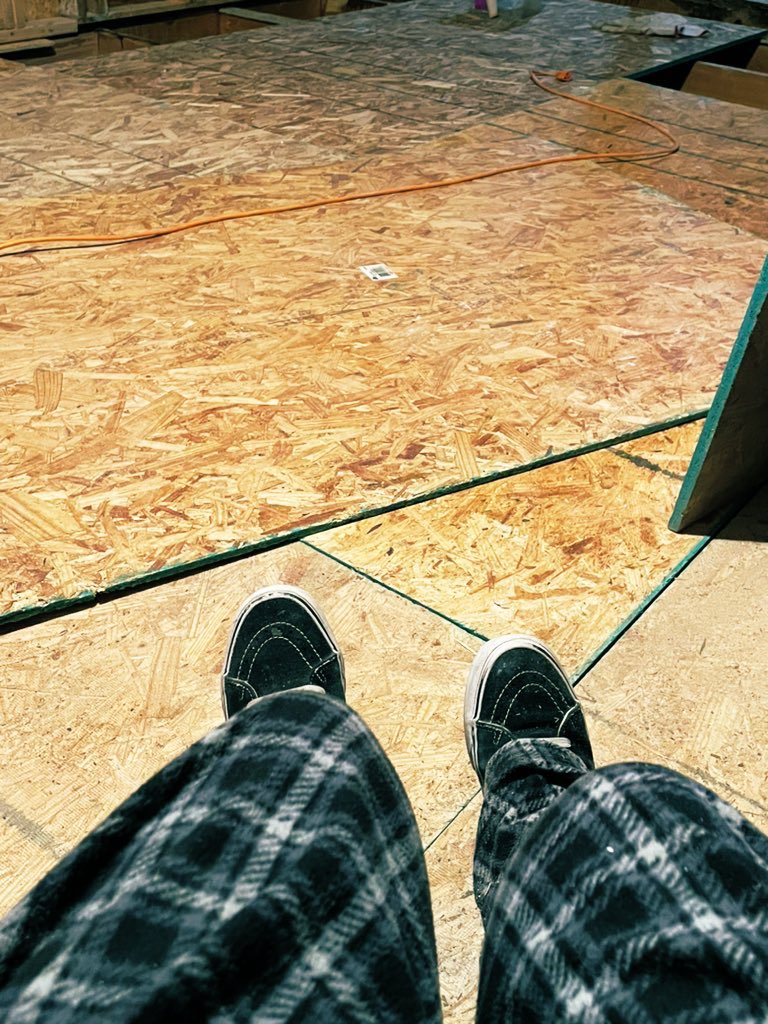 sthrx225's tweet photo. Another hard work done on the floors, don’t mind me and my pajamas. #Remolding #home #floors #vansshoes #vans #vansoldskool https://t.co/IjxCsrTV7K