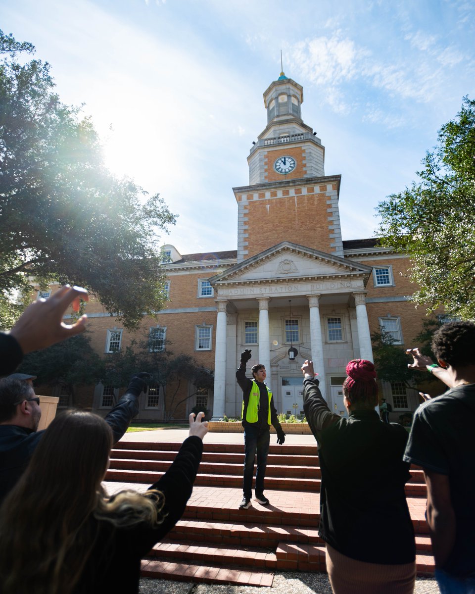 UNTsocial's tweet photo. Future #Eagles everywhere! So exciting to see new students and their families at #UNTpreview.