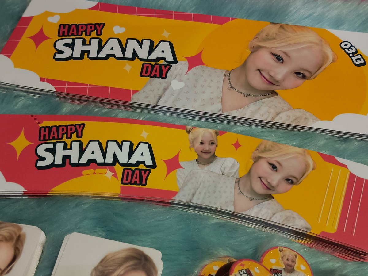 lapillolas's tweet image. A preview of our freebies for Shana's CSE!

We have banners, cupsleeve, PCs, button pins, stickers and even EO serum!

See you there Lapis!

#Lapillus #라필루스 #Shana #샤나
@Lapillus_twt @offclLapillus