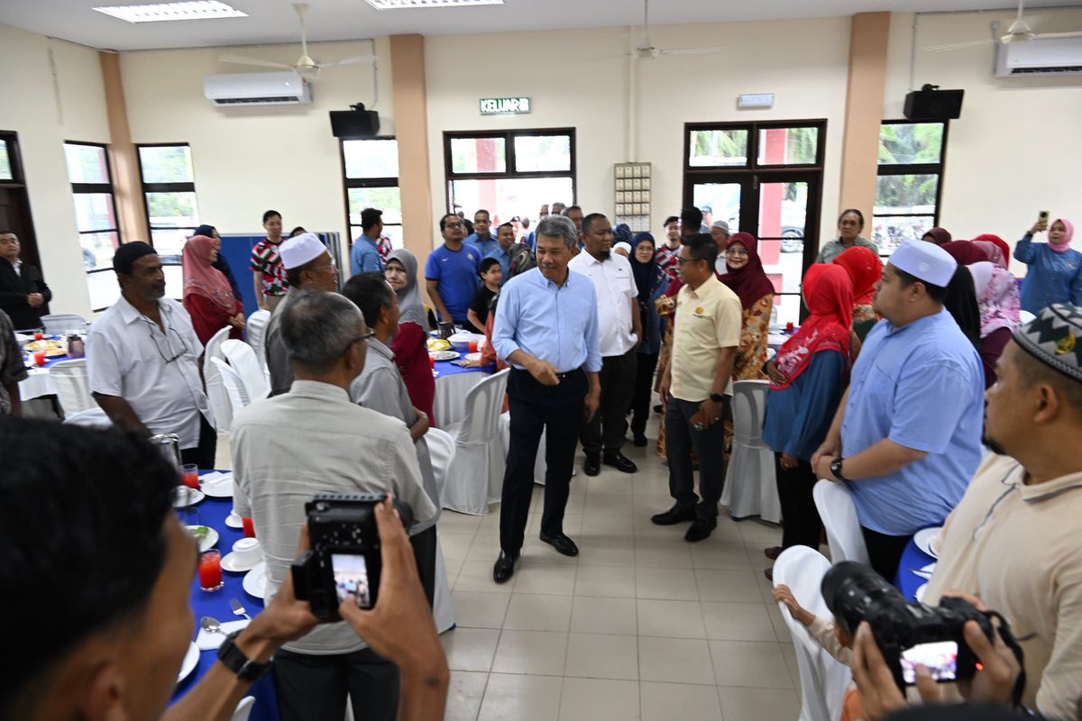 MalaysiaMFA's tweet photo. Majlis Penyerahan Projek Kampung Angkat MADANI Kementerian Luar Negeri telah disempurnakan oleh Dato' Seri Utama Haji Mohamad Bin Haji Hasan, Menteri Luar Negeri pada 23 Februari 2025 di Dewan Mini Kampung Tanjung/ Kanchong, Mukim Rantau, Daerah Seremban, Negeri Sembilan. (1/3) https://t.co/z8dF96PmRT