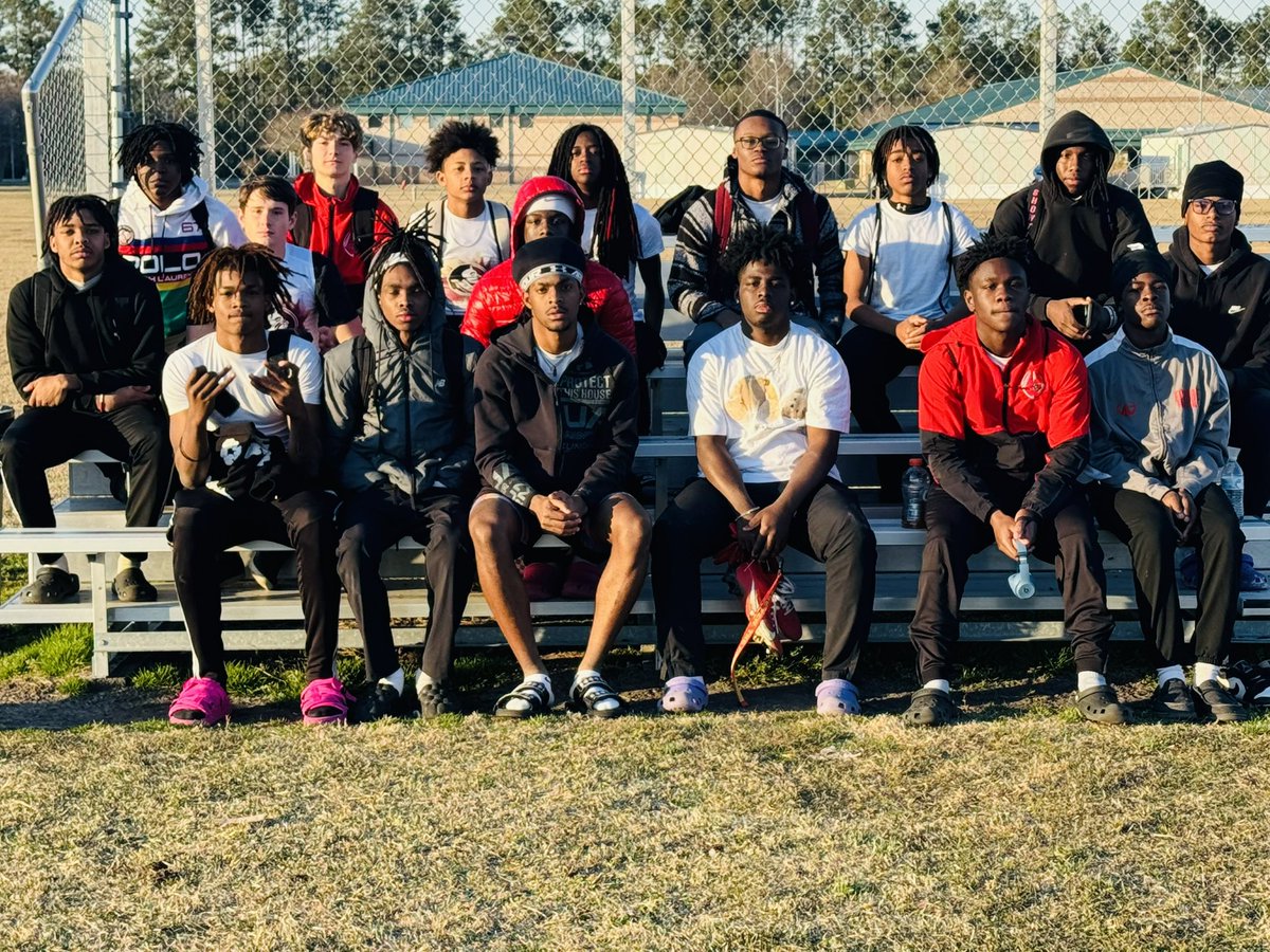 cjperson8's tweet photo. Good work with the guys😤@WrightWayIsBest @eastwoodmike09 @AndreDavis08 @JimmieW_5 @rjlancaster6 @AmariSumner1 @rylan_copeland_ @XCuthbertson15 @Landrytyler7 https://t.co/keU0eV2JxF