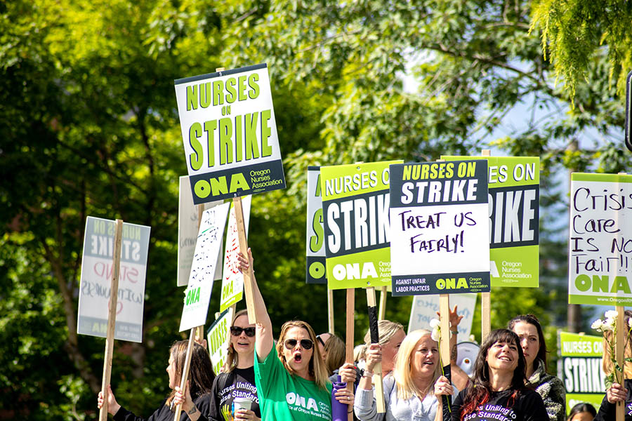 Jonas_Ceika's tweet photo. The past 6 weeks, Oregon has been having the largest and longest-running nurses' strike in the state's history. Unusually, physicians joined the strike as well. They demanded higher wages and better staffing. https://t.co/ZwaCtnJqYX