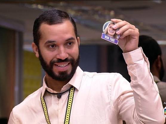 Esteban_SDN's tweet photo. Só tá faltando uma coisa nas formações de paradão… Dourado nunca te pedi nada.
VOLTA COM O DEDO DURO! 
#bbb #Bbb25 #RedeBBB #BBB @bbb https://t.co/bp7i1NKOLo