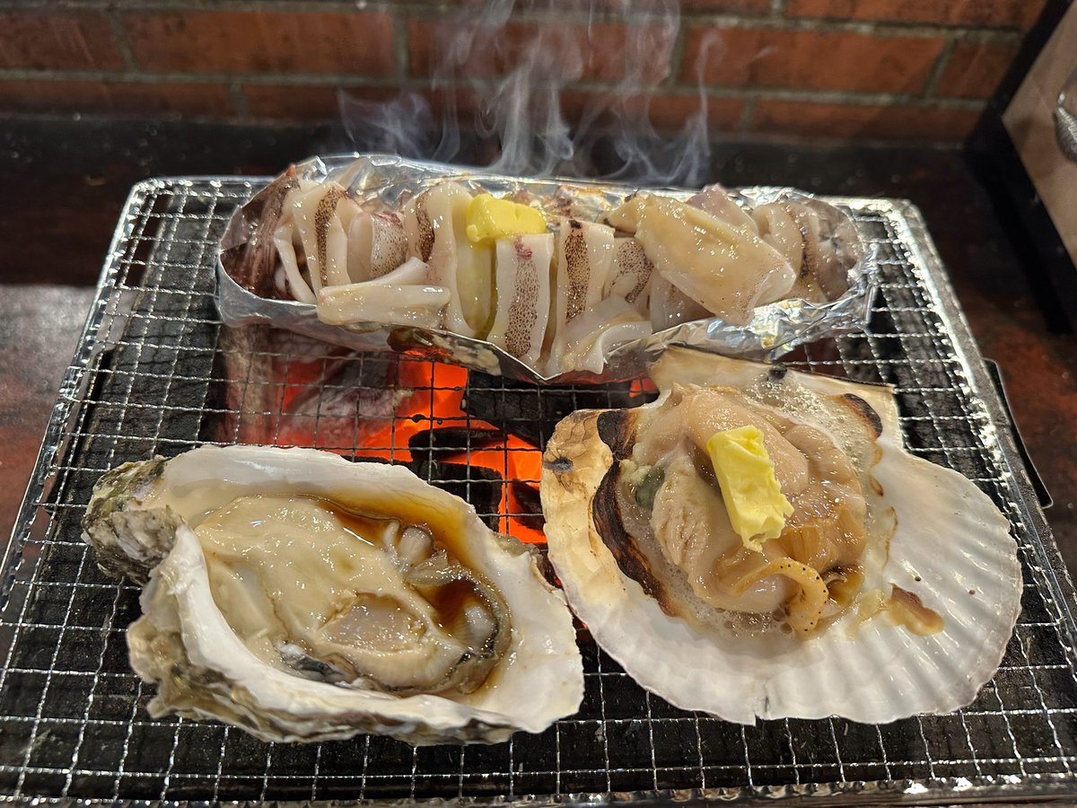 gurikonikoniko's tweet photo. 八食センターの七厘村、控えめに言って八戸移住考えるレベルで最の高 https://t.co/KKNeCCqcBG
