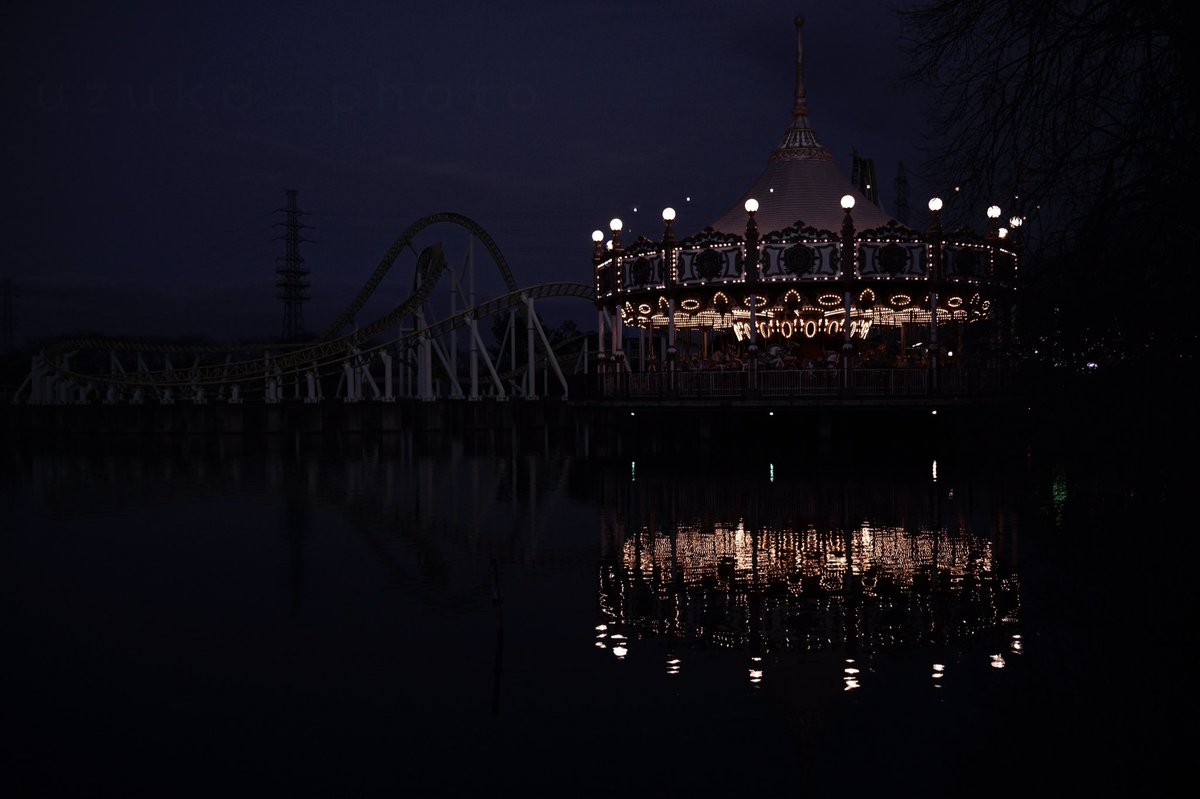 不穏な雰囲気の遊園地が大好き