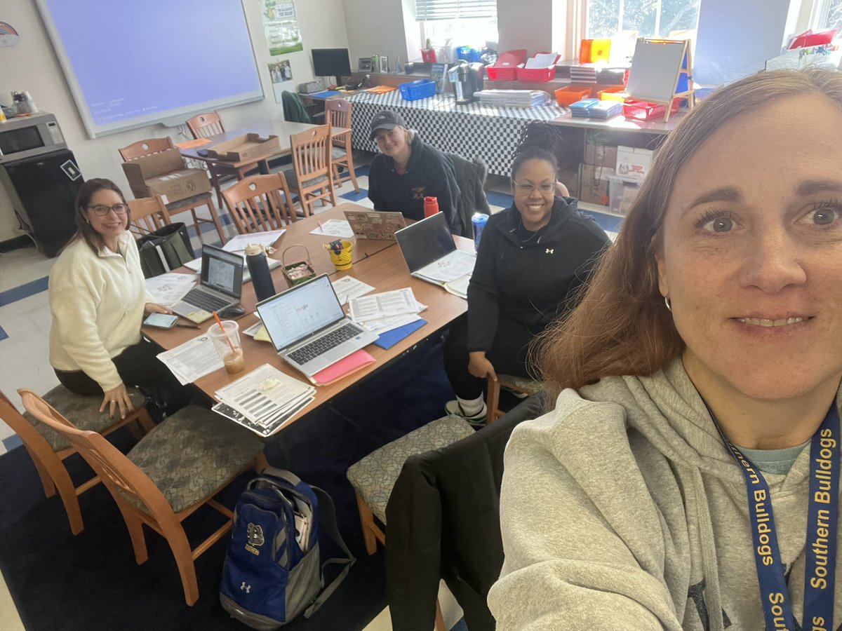 Working with my fellow #R2LAACPS friends on this beautiful Saturday 
#AACPSAwesome. #R2L #T2AP