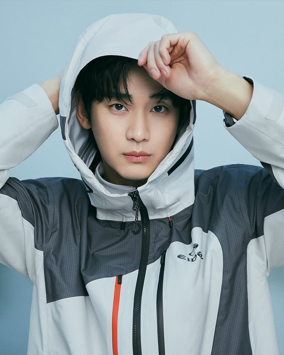 astypicaltaurus's tweet image. IT’S THE SAME DAY IREOKE~!

#KIMSOOHYUN for #Eider
#KIMJIWON for #Duvetica

happy monday everyone!!! 😍